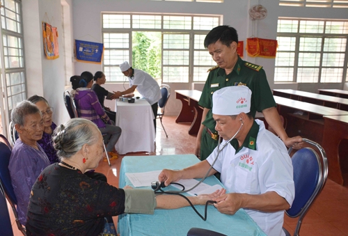 BĐBP Gia Lai: Khám bệnh, cấp thuốc miễn phí cho người dân vùng biên giới Gia Lai